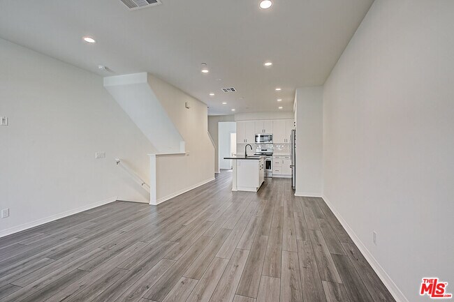 Foto del edificio - 681 S District Way