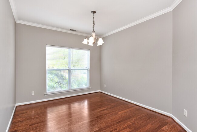 Building Photo - 6481 Southern Trace Dr