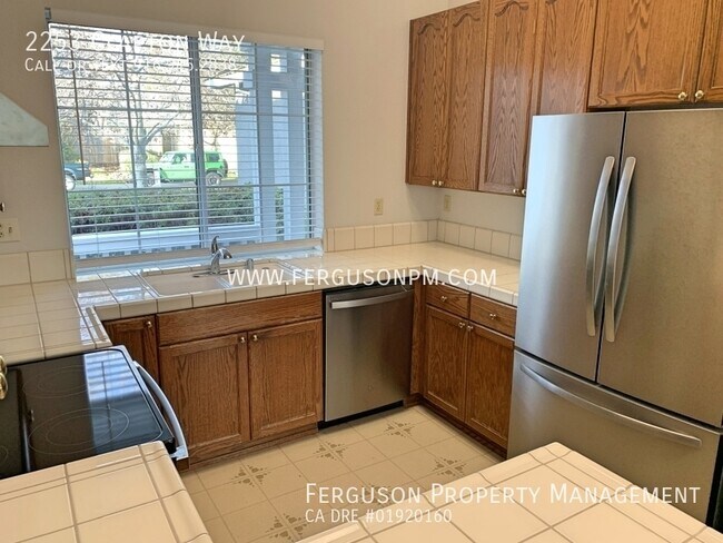 Building Photo - Super Clean Three Bedroom Home in Folsom