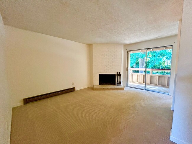 Building Photo - Fairway Greens Condo