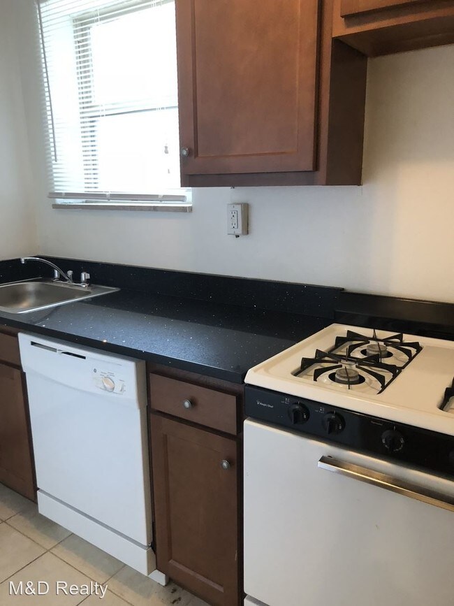 Foto del edificio - 2 br, 1 bath Apartment - 5604 Fifth Avenue