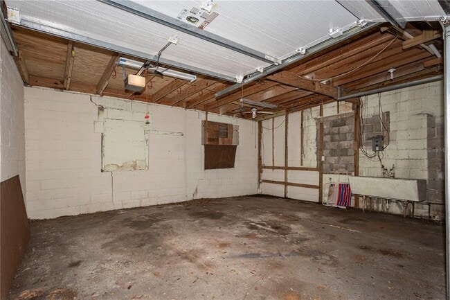 Building Photo - 732 Edgewater Dr
