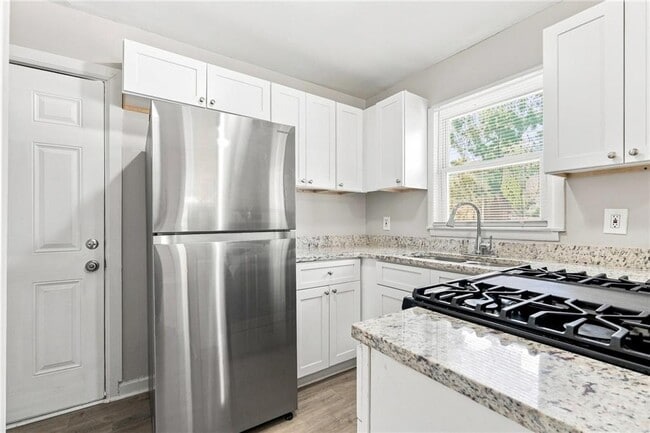 Building Photo - 2123 Blayton Ln SE