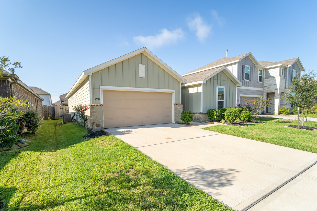 Foto principal - 25819 Kinship Ct