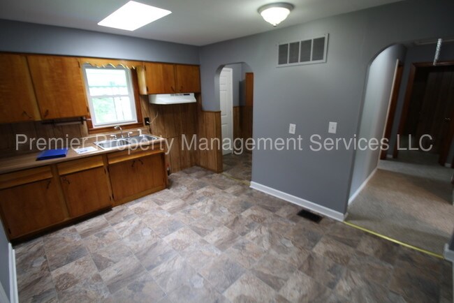 Building Photo - Nice 2 bedroom home off Cane run road