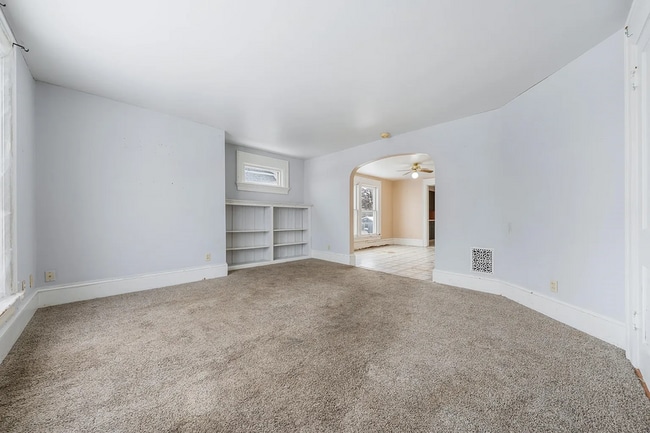 Building Photo - 541 Mt Vernon St