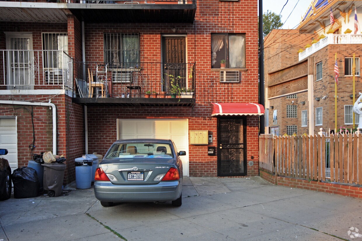 Building Photo - 76-28 46th Ave
