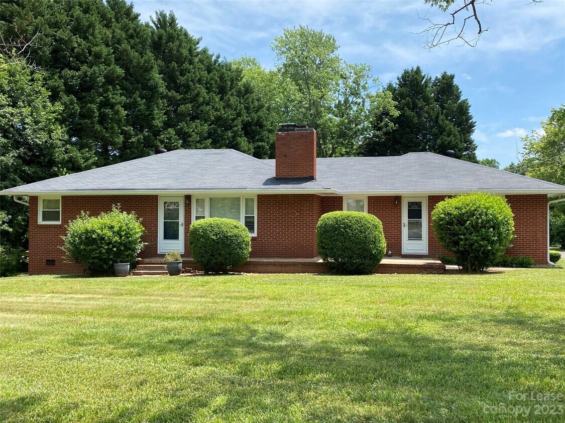 Primary Photo - 308 Stowe Rd
