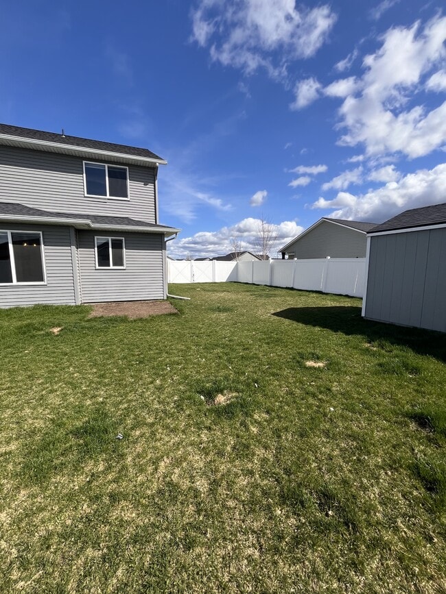 Building Photo - 5852 W Irish Dr