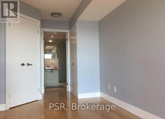 Photo du bâtiment - 550 Queens Quay W