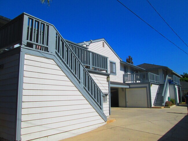 Building Photo - 415 S Lemon St
