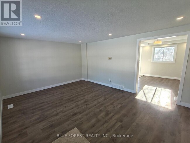 Photo du bâtiment - 681 Galloway Crescent