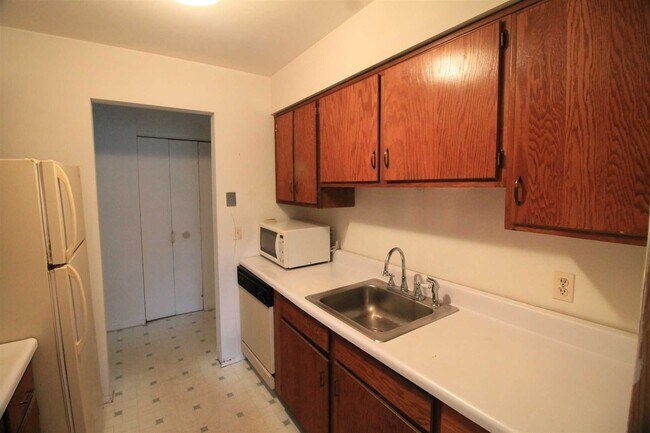 Building Photo - 1009 Cherry Hill Dr