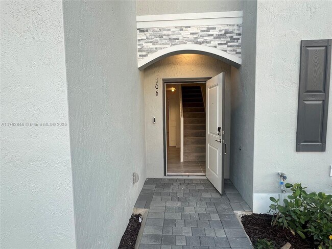 Foto del edificio - 106 NW 11th Ct