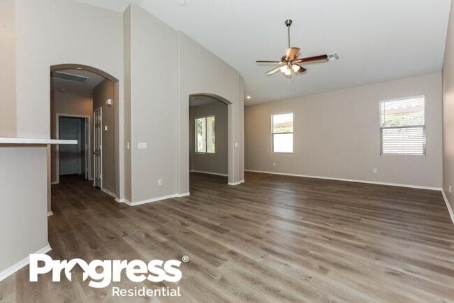 Building Photo - 4101 S Vineyard Ave