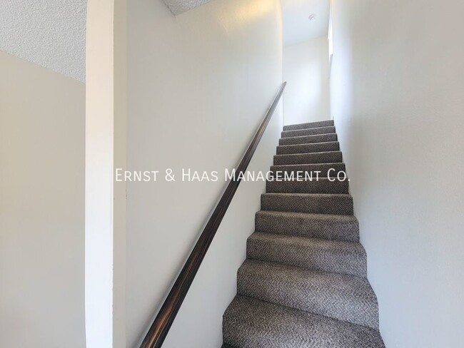 Building Photo - Vibrant 3 Bed, 2 Bath Home in the Heart of...