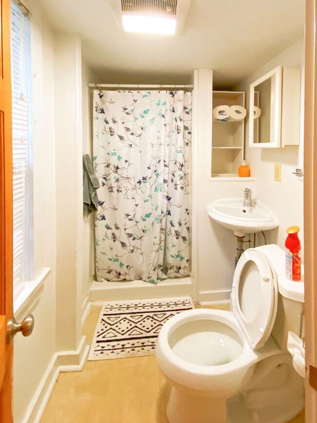 Foto del edificio - 122 Maple Street Unit 3