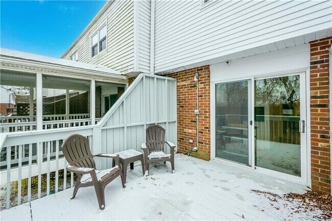 Building Photo - 236 S Grandview Ave