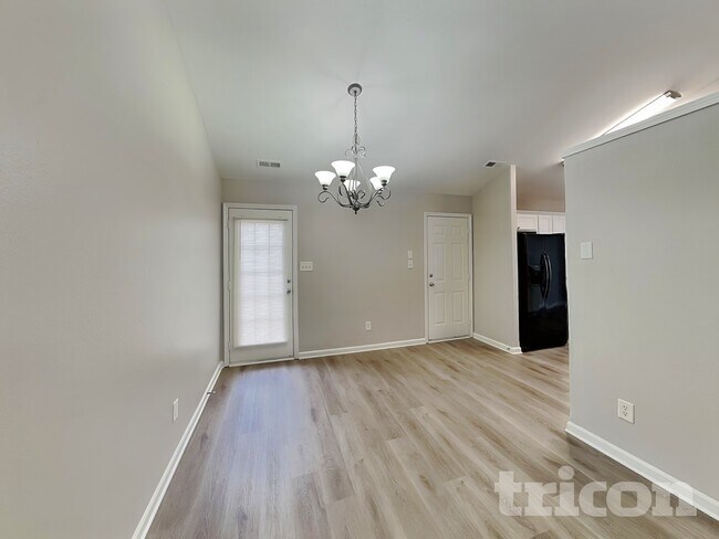 Foto del edificio - 212 Brookstone Dr