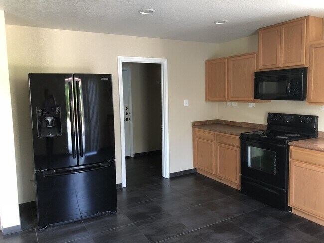 Foto del edificio - Well-Maintained 4-Bedroom Home with Game Room, Gazebo & Trail Access