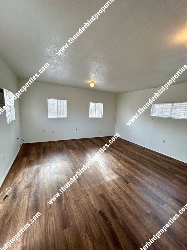 Foto del edificio - 1 Bedroom, 1 Bathroom near CNM Area Availa...