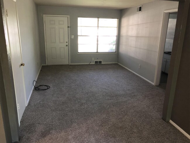 Foto del edificio - 904 Westchester Dr