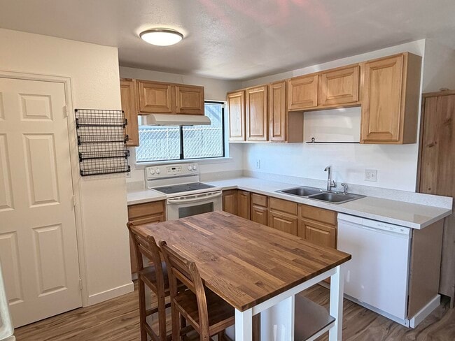 Kitchen - 8837 20th Ave SW