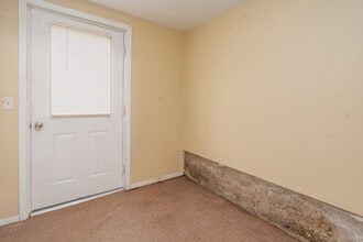 Building Photo - 639 W 4th St