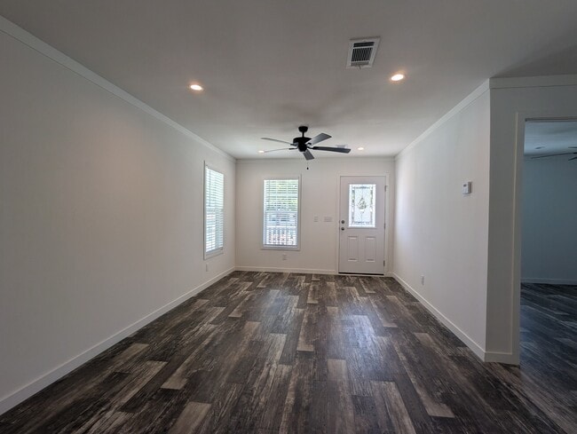 Building Photo - 127 Coral Crest Dr