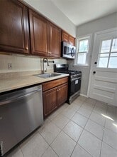 Building Photo - 127 Lyon St