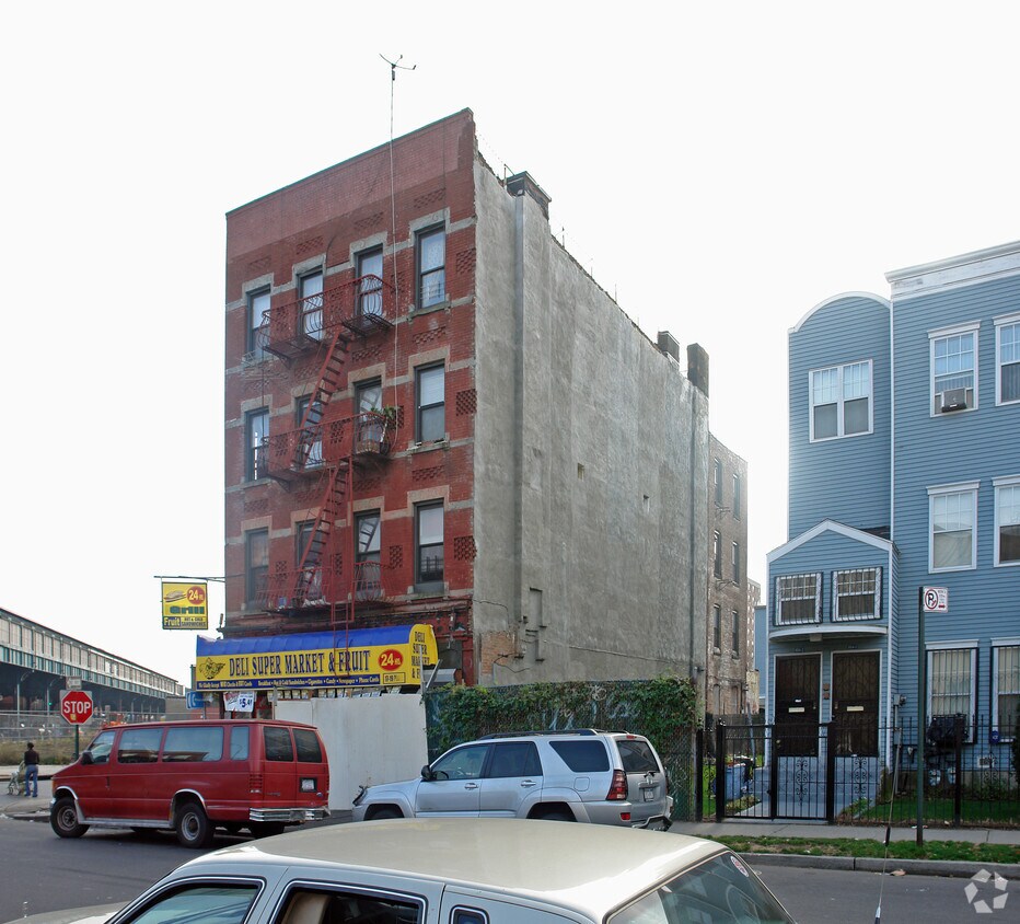 Building Photo - 992 Jefferson Ave