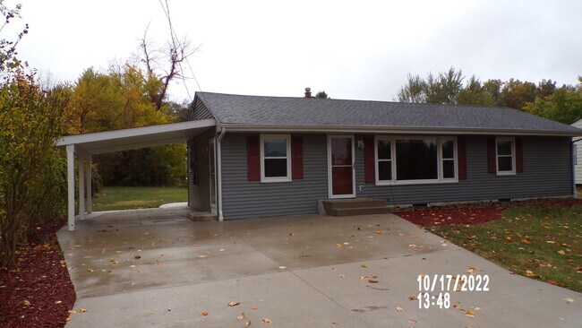 Building Photo - 5030 E Q Ave