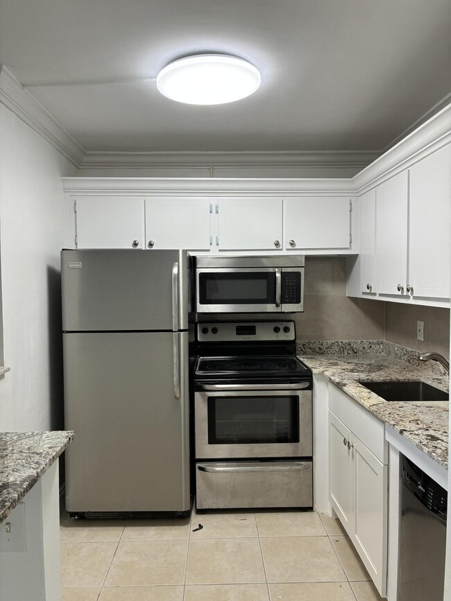 Foto del edificio - 650 Horizon St E