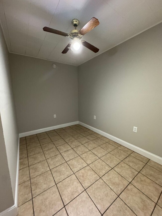 Building Photo - 3 Bed / 1.5 Bath with Bonus Room in BAY - ...