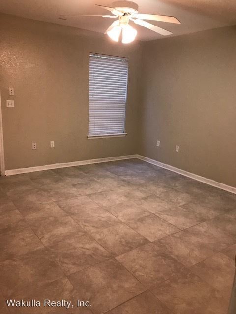 Building Photo - 3 br, 2 bath House - 5B Guinevere Lane