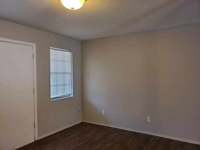 Foto del edificio - Southern Terrace - Just around the corner from Airline and Shed Road