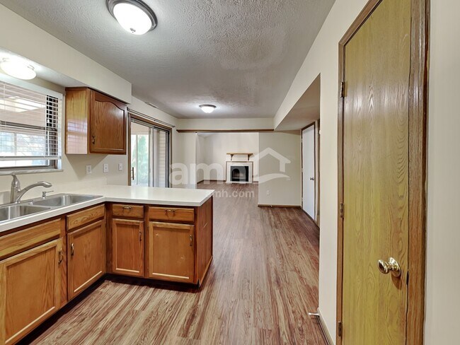 Foto del edificio - 3452 Oak Bend Blvd