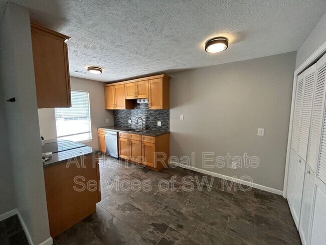Foto del edificio - 903 W Walnut St