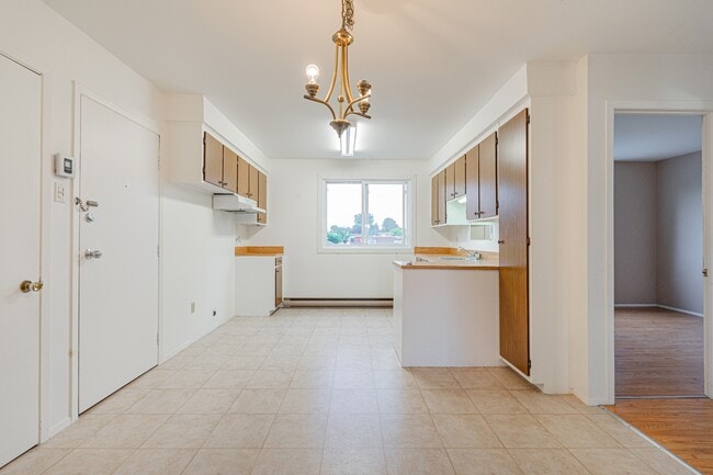 Building Photo - 10 Rue Lauzon