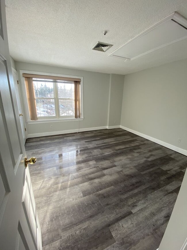 Building Photo - Hill Side Park Condominium