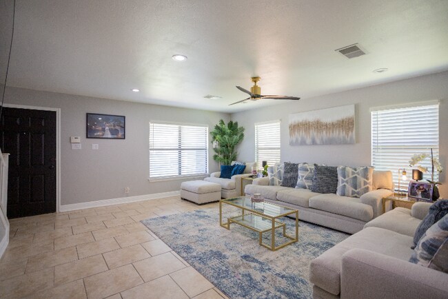 Foto del edificio - 7118 Rimwood St