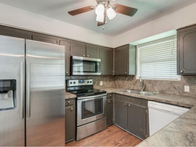 Building Photo - 6509 Alta Vista Drive