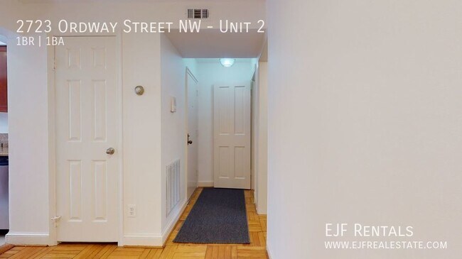 Building Photo - Spacious, Light-filled One Bedroom One Bat...