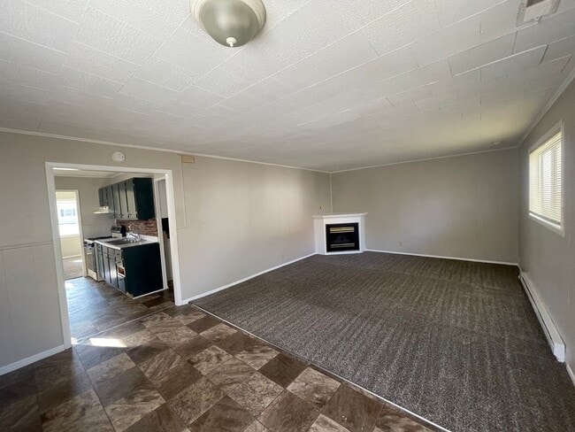 Building Photo - Fresh Paint, New Carpet, Three Bedroom