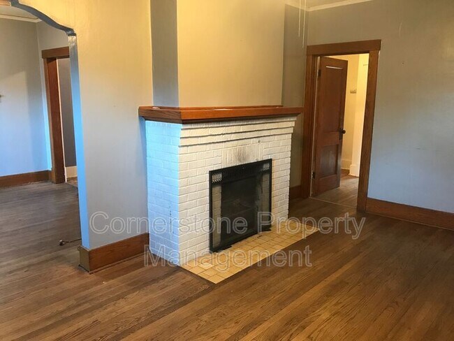 Building Photo - 623 N 21st St