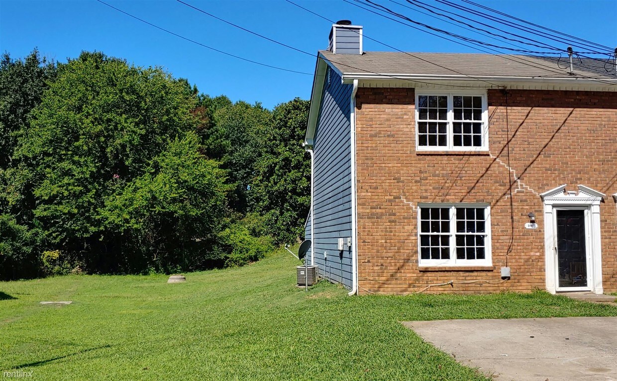 Foto del edificio - 2 br, 2.5 bath Townhome - 1000 Jeanette Ln...