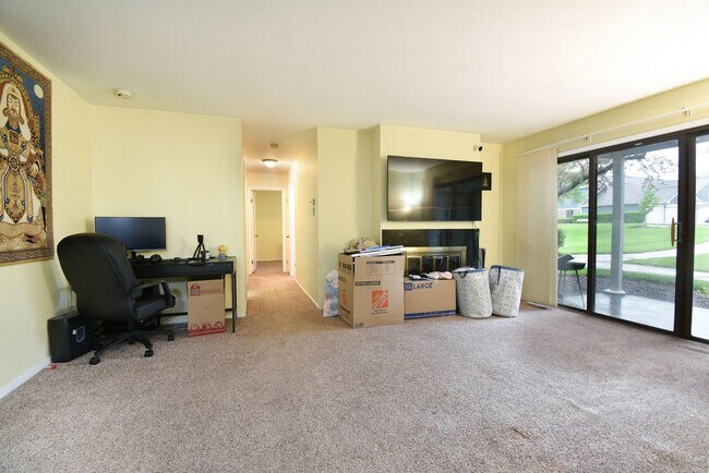Building Photo - 274 Elmwood Ln