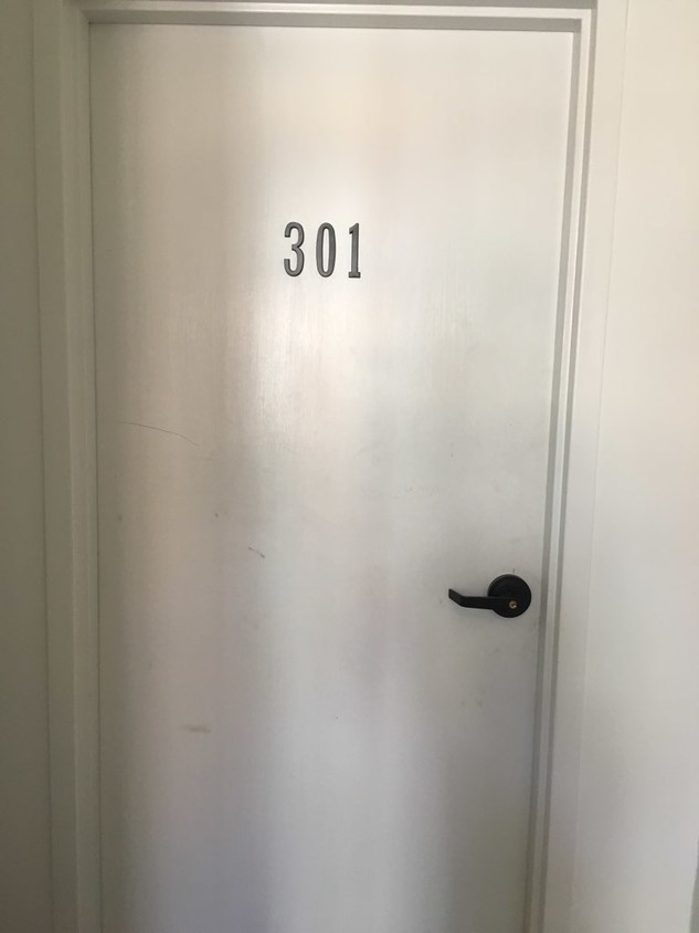 entrance to apartment unit - 511 Toulouse St