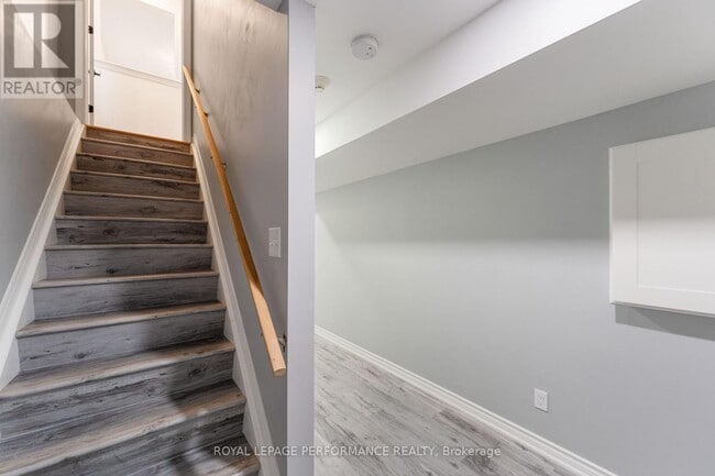 Building Photo - 580 Sunlit Cir