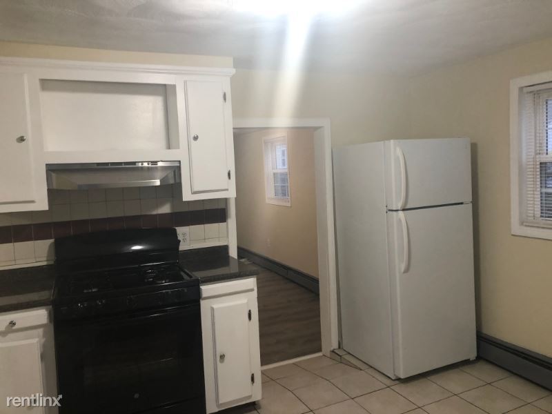 161 Mendon Ave, Pawtucket, RI 02861 Apartment for Rent in Pawtucket